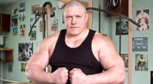 Ünlü dövüşçü Maxim Novoselov ayıyla antrenman yaptı