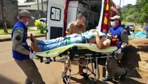 Confusão entre vizinhos: Homem ferido por facada é socorrido no Colmeia