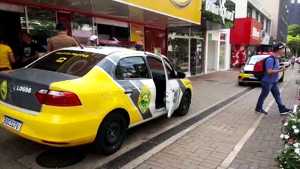 Video herunterladen: Polícia Militar é acionada após briga entre moradores de rua e artistas de rua