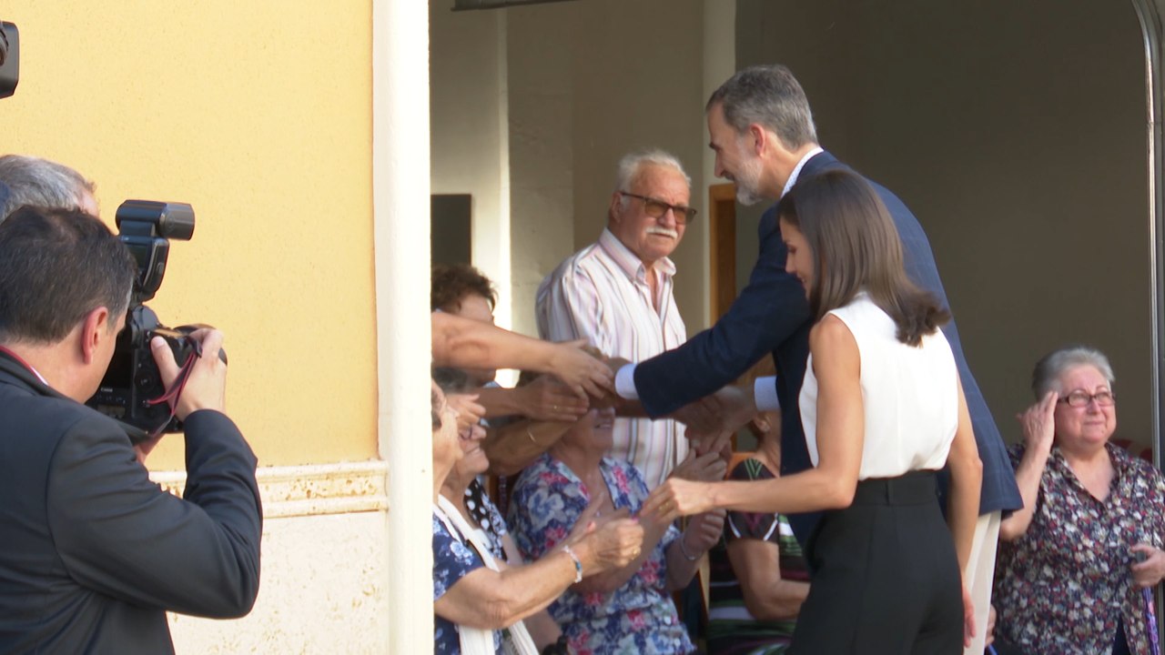 Los Reyes visitan la Vega Baja para conocer los efectos del temporal