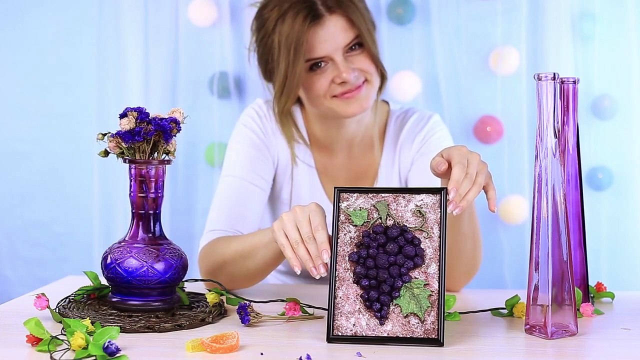 Cuadro de unas Uvas  hechas en papel maché en 3D