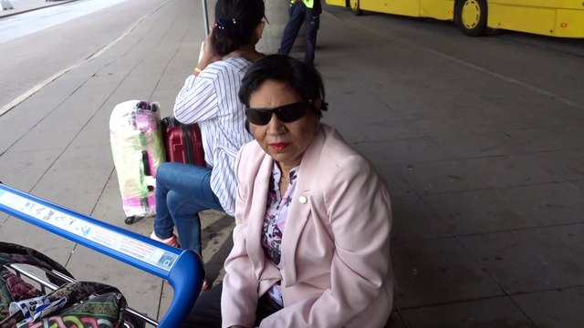 BDMV-168 Aruna & Hari Sharm At Arlanda T5 Flygbus Stabd nr 09 for Uppsala May 21, 2019