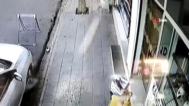 16 bin liralık bileziği çalıp kayıplara karıştı...Hırsızlık anı kamerada