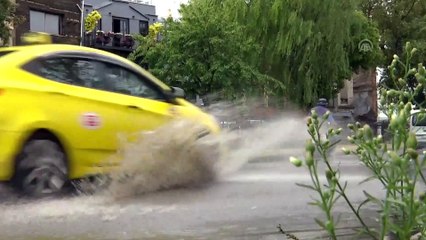 Sağanak hayatı olumsuz etkiledi (2) - İSTANBUL