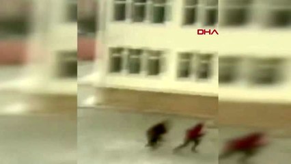 Okulun çatısındaki kiremitler uçtu
