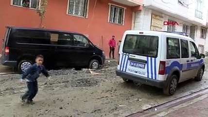 Yağmur sonrası arabası askıda kaldı: Akşam park ettim, sabah askıda kalmış