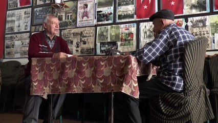 Futbol tarihini kendi kıraathanesinde yaşatıyor