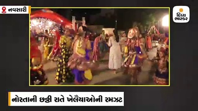 નવસારીમાં નરેન્દ્ર મોદીના માસ્ક પહેરીને યુવકો શેરી ગરબામાં ઝુમ્યાં