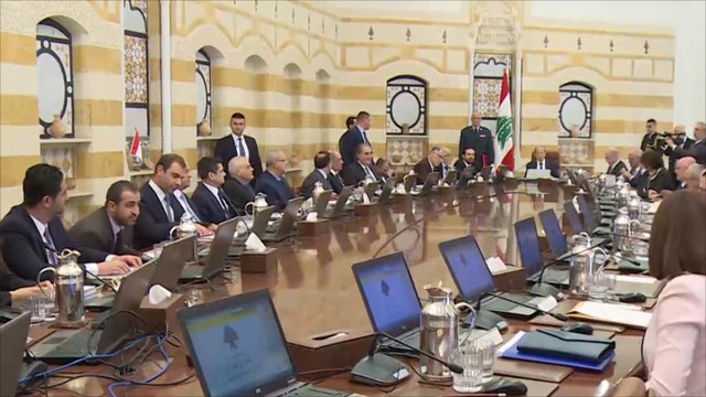 مصرف لبنان يتخذ إجراءات لتحسين سعر صرف الليرة مقابل الدولار