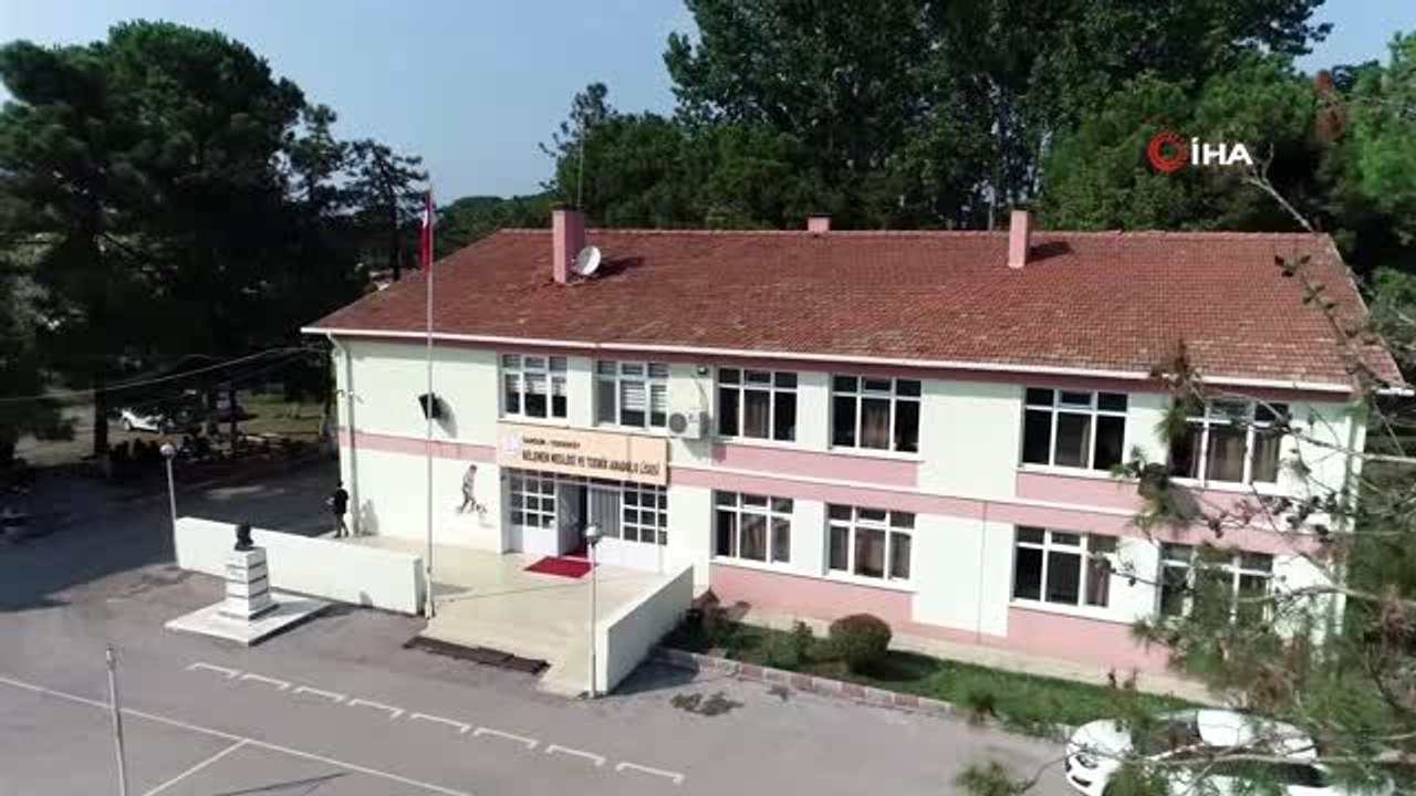 'Cengaver'li ders...Konuşan at maketi ile ders işliyorlar