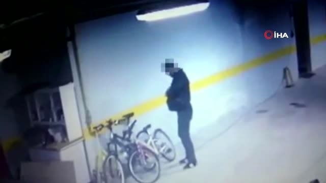 Kadıköy'de hırsızlık zanlısının 2 bin dolar değerindeki bisikleti çaldığı anlar kamerada