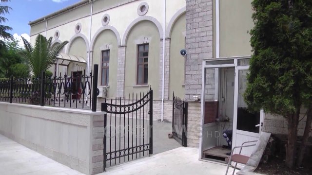 Ora News - Akuzat për tender fiktiv, lihen në burg 2 ish-zyrtarët e Tepelenës, 2 në ‘arrest shtëpie’