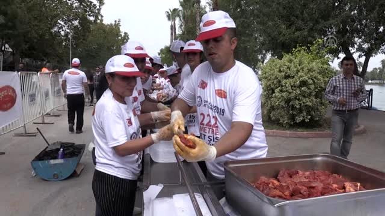 "Tek şişte et pişirme" rekoru kırıldı