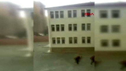 Kırklareli-okulun çatısındaki kiremitler uçtu