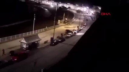 Öfkeli sürücü, sahil yolundaki yayaları ezmeye çalıştı