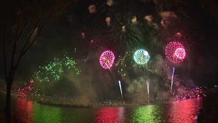 '서울세계불꽃축제' 불꽃 10만 발 서울 밤하늘 수놓다 / YTN