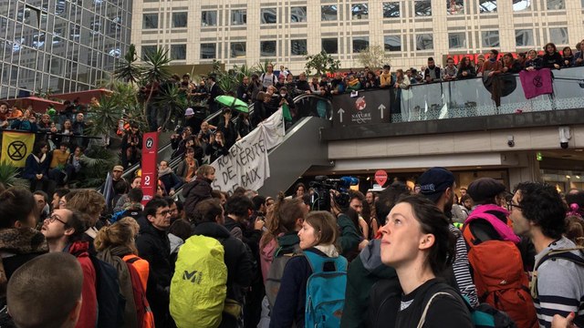 Climat : Extinction Rebellion s'en prend au centre commercial Italie 2