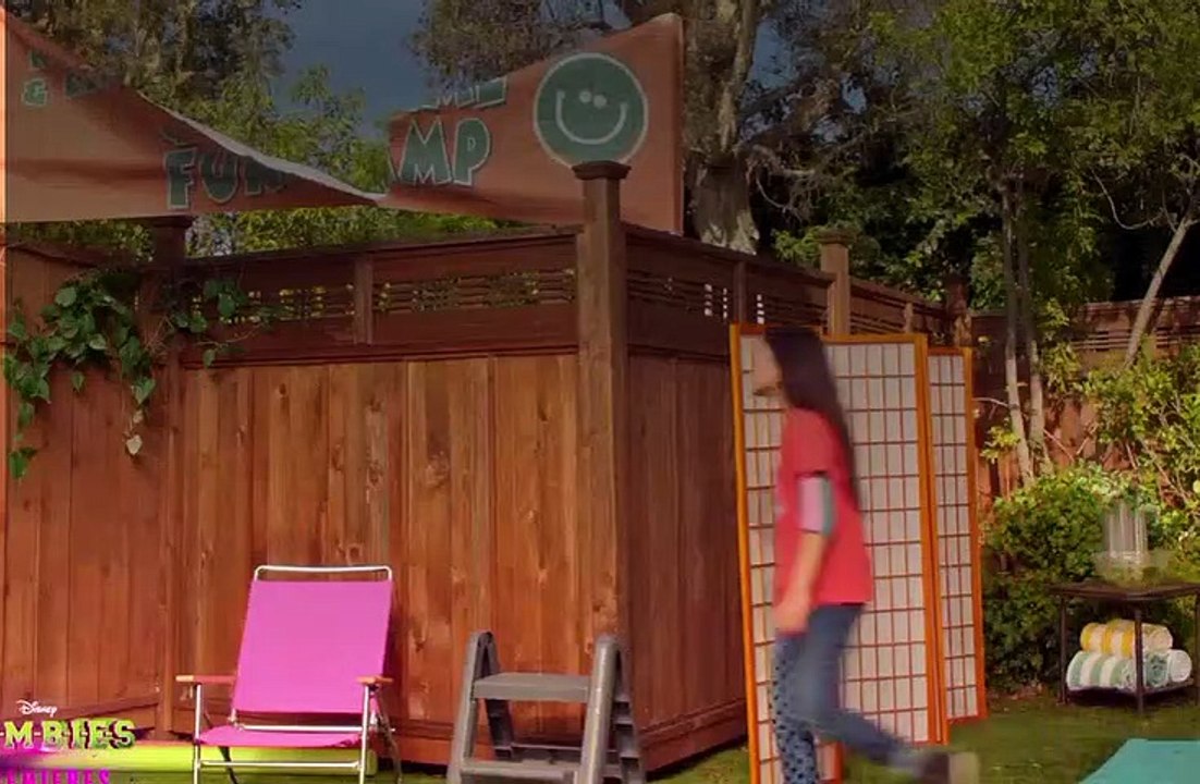 Stuck in the Middle S03E04 Stuck in Camp Chaos