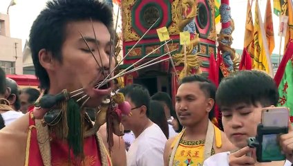 Vegetarier feiern blutiges Fest in Thailand