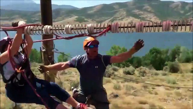 Elle arrive beaucoup trop vite au bout de la tyrolienne... Adieu !!!!!