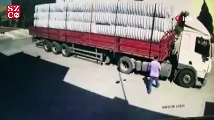 Park halindeki tırın dorsesinden düşen pamuk balyaları işçiyi yaraladı