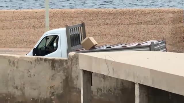 Un barco con 50 inmigrantes naufraga a las costas de Lampedusa