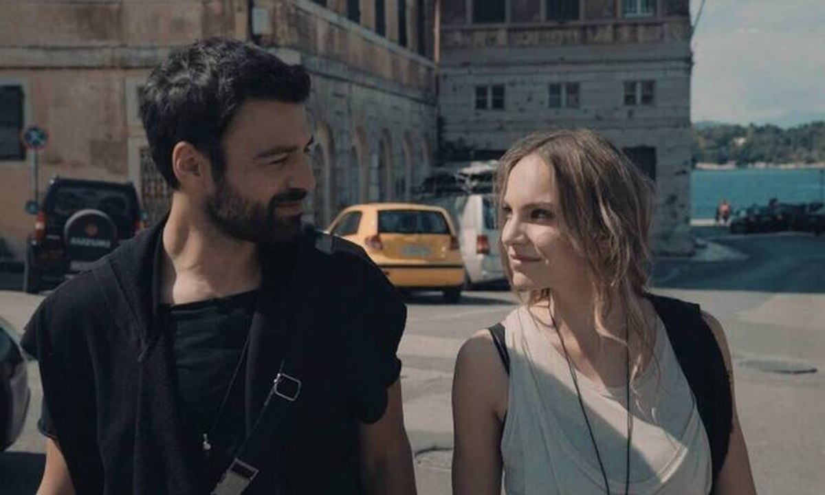 8 λέξεις: Η άφιξη της Μπρούκ, τα πρώτα γυρίσματ...