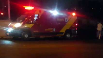 Mulher fica ferida após colisão envolvendo carro e moto