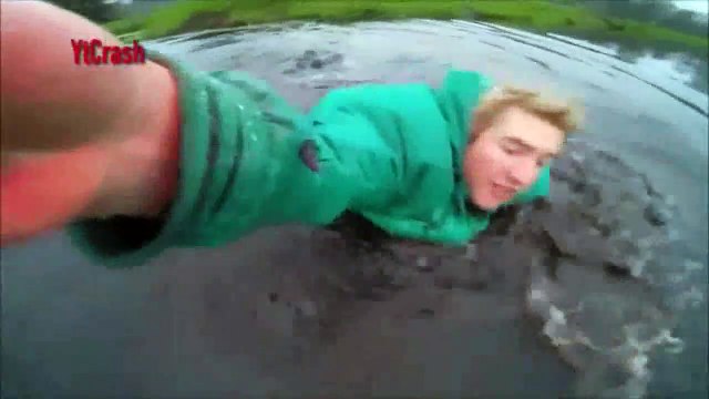 Detik-detik Pesawat Menabrak Orang yang Sedang Terbang. Kejadian yang Terekam Kamera!