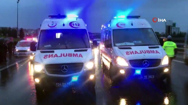 TEM otoyolu istoç mevkinde sürücüsünün direksiyon hakimiyetini kaybettiği otobüs bariyerlere çarparak yan yattı. Kaza da 16 kişi yaralandı. Olay yerine çok sayıda sağlık ekibi sevk edildi.