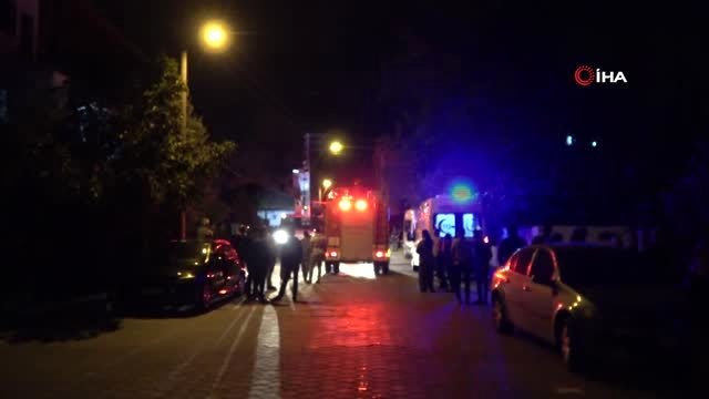 84 yaşındaki adam 2 evinin birden yanmasını yaşlı gözlerle izledi