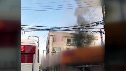 수원 인계동 3층 건물서 불...4명 다쳐 / YTN