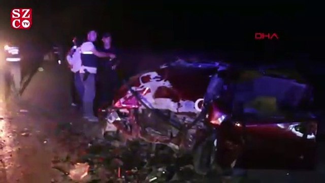 Manisa'da iki otomobil kafa kafaya çarpıştı: 1 ölü, 6 yaralı