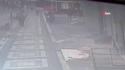 Sultangazi'den çaldıkları motosiklet ile Esenyurt'ta polise yakalandılar...Hırsızlar kamerada