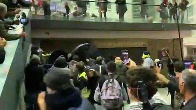 Les militants écolos et gilets jaunes qui occupaient le centre commercial Italie 2 à Paris ont quitté les lieux vers 4h du matin