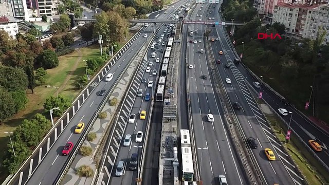 Metrobüs metrobüse arkadan çarptı; 13 yaralı