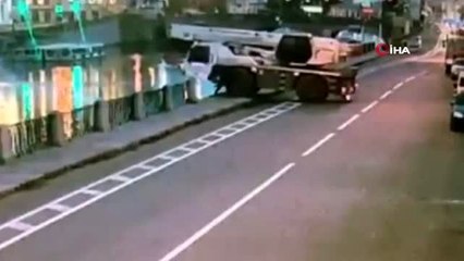 - Rusya'da vinç nehre uçtu