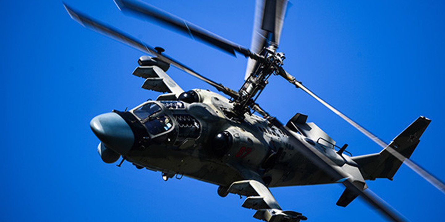Así se viven los ejercicios militares desde dentro de la cabina de un helicóptero de combate Ka-52