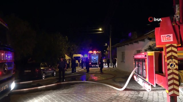 84 yaşındaki Adam 2 Evinin Birden Yanmasını Yaşlı Gözlerle İzledi