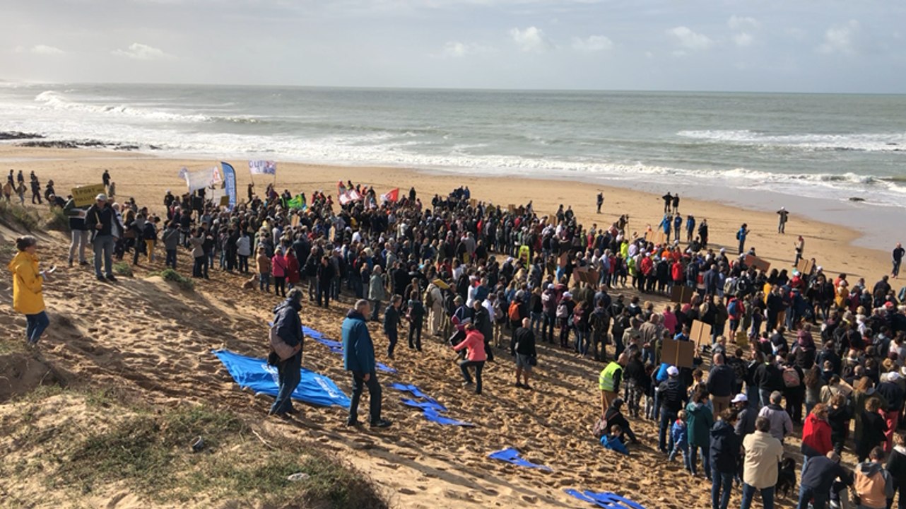 Manifestation contre le projet de port de plaisance