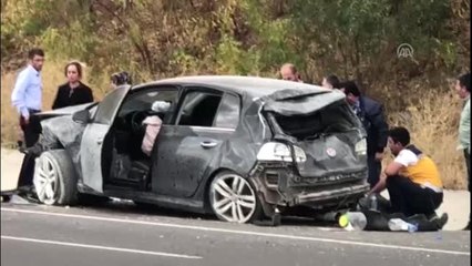 Otomobil bariyerlere çarptı: 3 yaralı