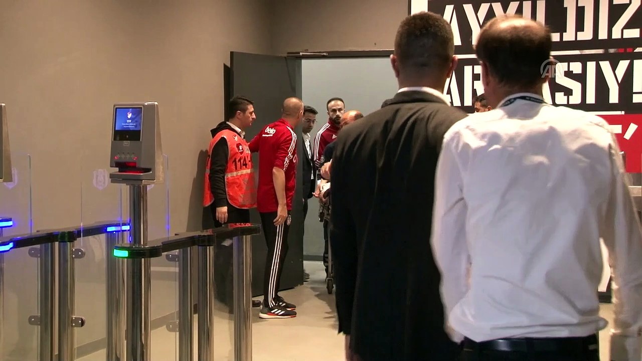Maç esnasında sakatlanan Beşiktaşlı oyuncu Dorukhan Toköz, hastaneye kaldırıldı - İSTANBUL