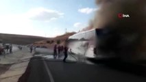 Yolcu otobüsü alev alev yandı... Otobüs adeta kül oldu