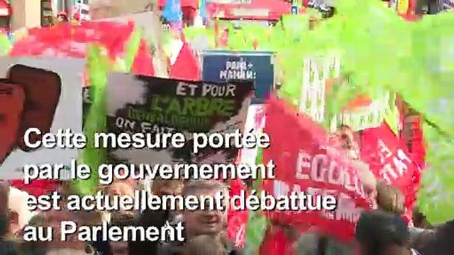 PMA pour toutes: des milliers d'opposants manifestent à Paris