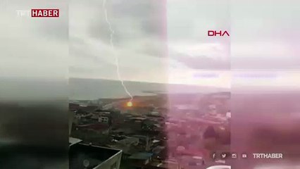 Trabzon'da yıldırım düşme anı kamerada