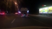 Tıka basa doldurdukları araçla akan trafikte böyle ilerlediler