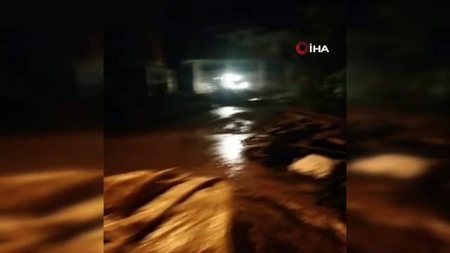Ardeşen'de şiddetli yağış sel ve heyelana neden oldu