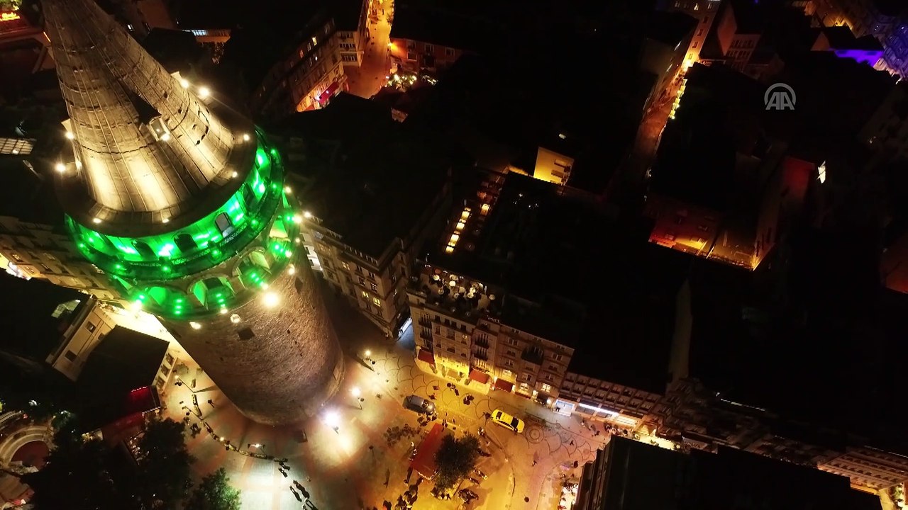 İstanbul 'serebral palsi' için yeşile büründü