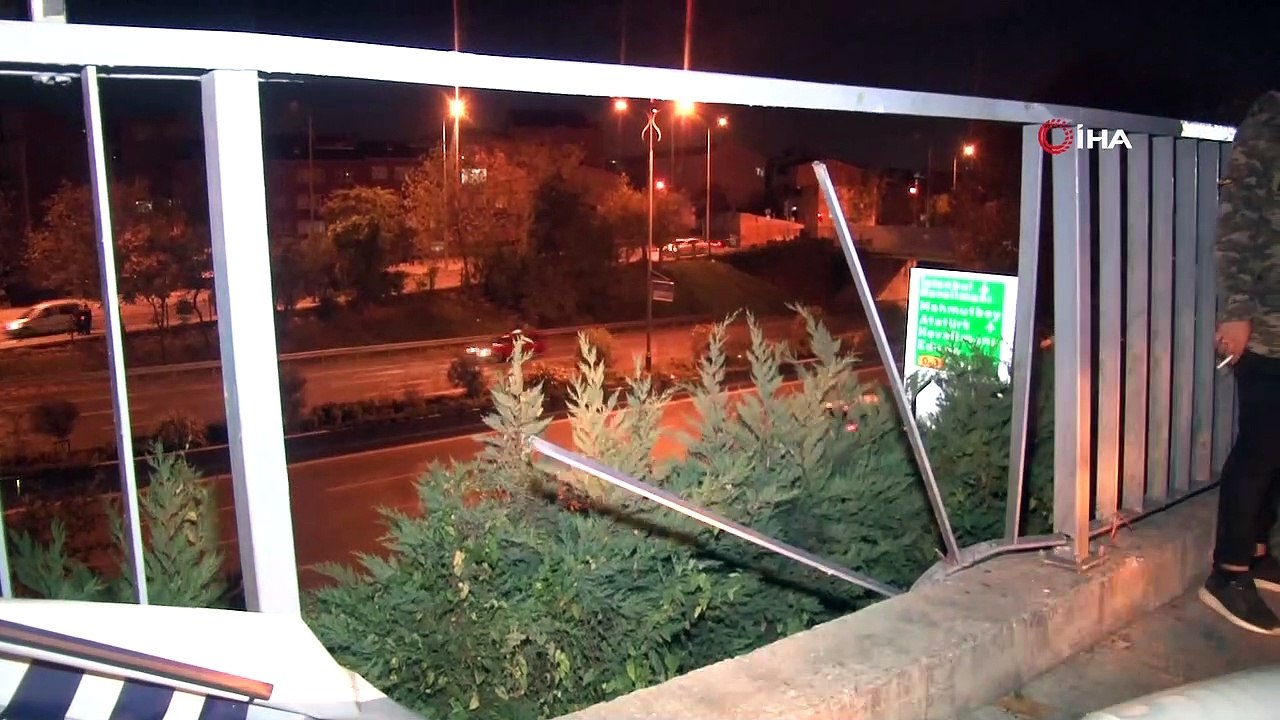 Kalp krizi geçirdiği iddia edilen otomobil sürücüsü demirlere çarparak durabildi