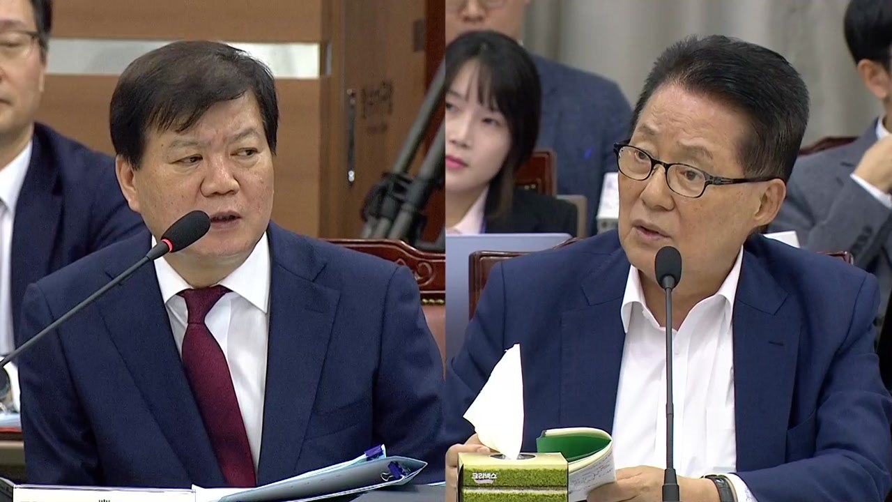 [국정감사 현장영상] 박지원 "조국 사건, 압수수색 영장 70여 건 사실인가?" / YTN